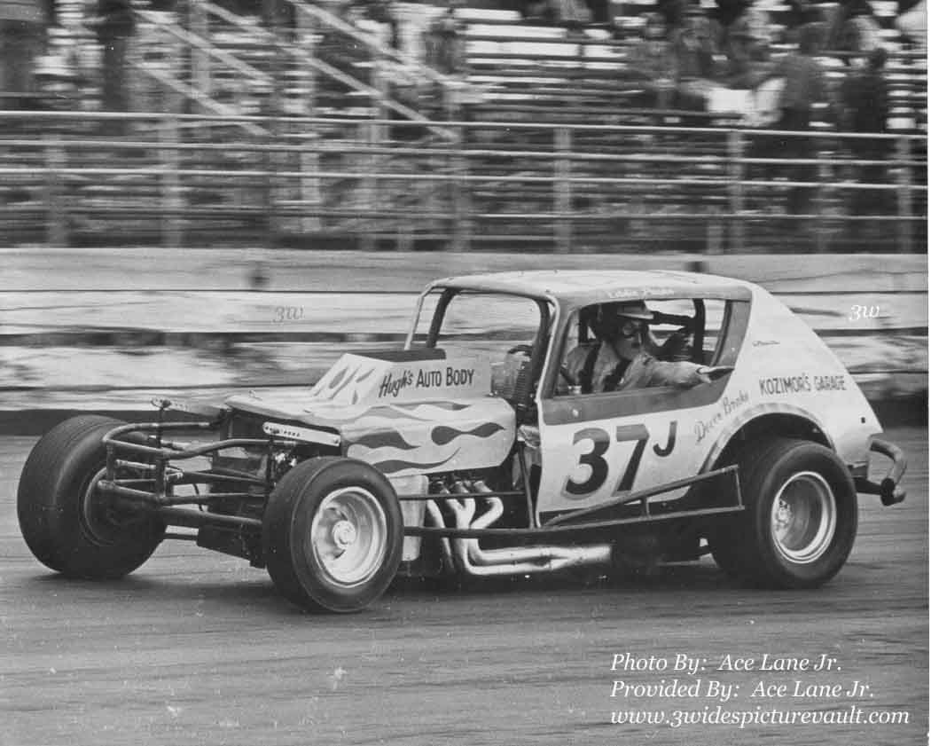 a05.18.04_37J_PAS_FLM_0070_1.jpg (73127 bytes)