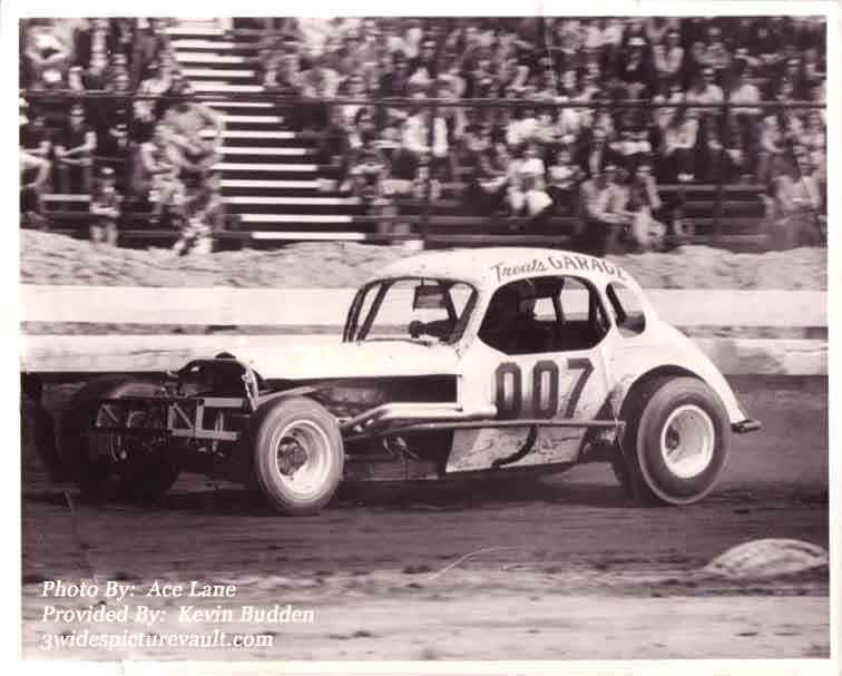 a07.17.04_007_YET_EWS_0070_1.jpg (54214 bytes)