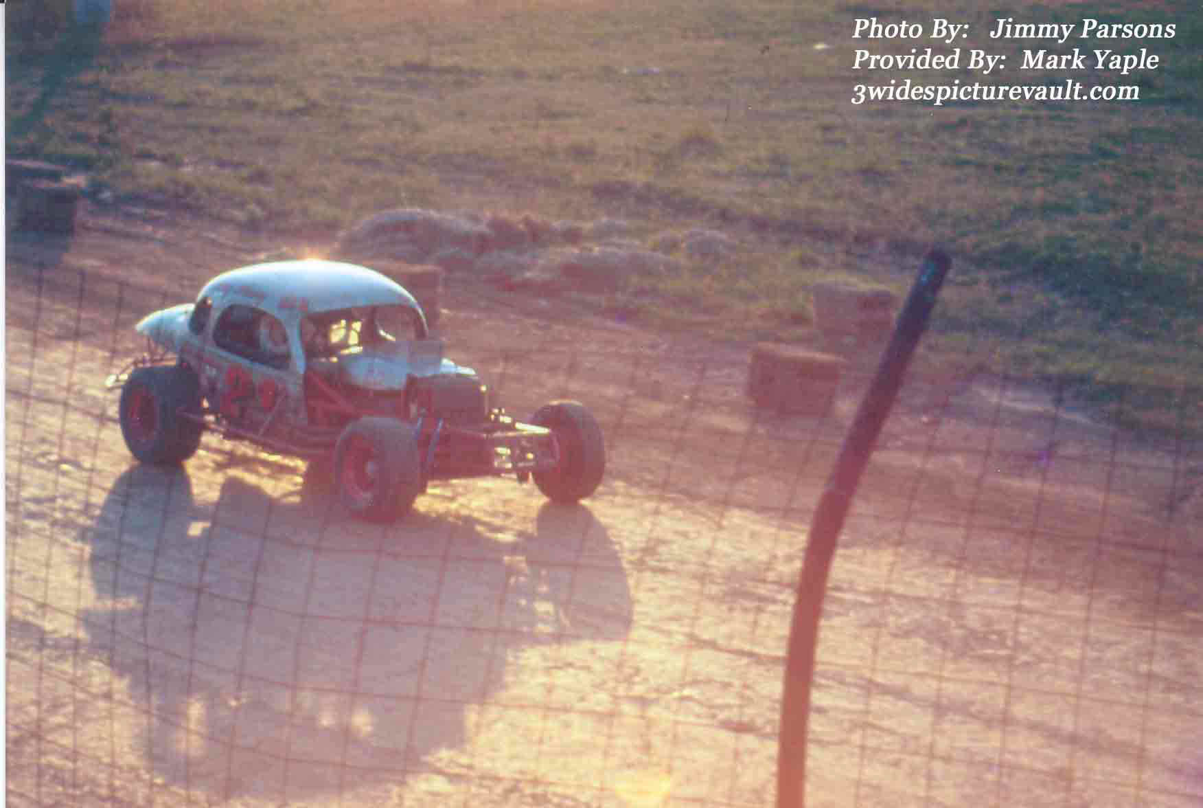 a08.08.04_021_NEA_NAZ_0070_1.jpg (72054 bytes)