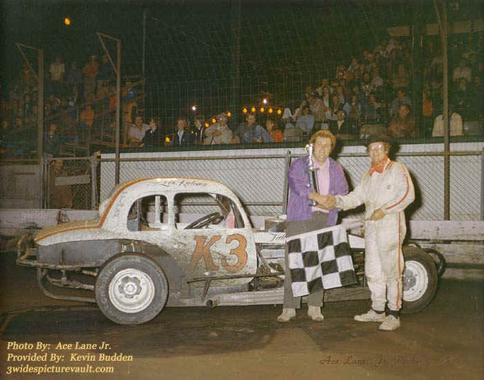 a11.21.04__K3_KAT_FLM_0070_1.jpg (75337 bytes)