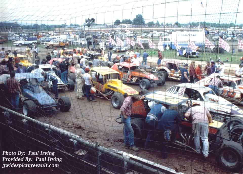 a11.28.04_GRP_SHO_FLM_0070_1.jpg (82776 bytes)