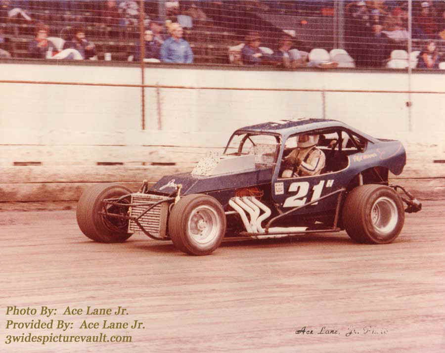 a12.23.04_21H_HOR_FLM_0070_1.jpg (82754 bytes)