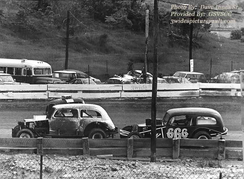 a12.24.04_666_UNK_HAR_0060G_1.jpg (74922 bytes)