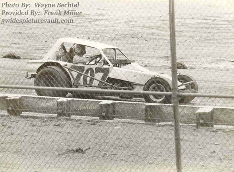 b01.01.05_707_UNK_EWS_0070_1.jpg (66808 bytes)