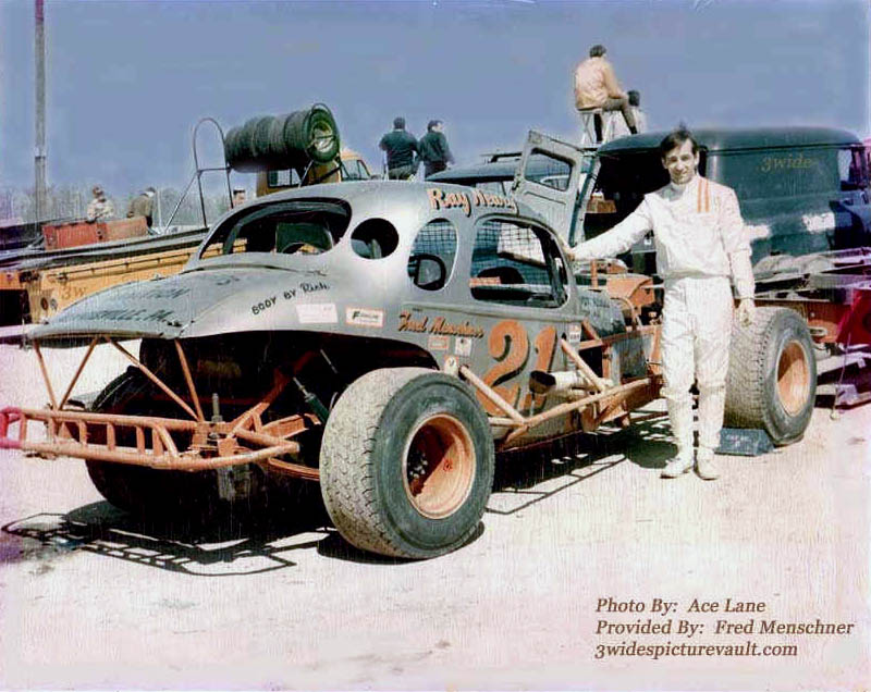 b03.05.05_021_NEA_EWS_0070_1.jpg (92616 bytes)