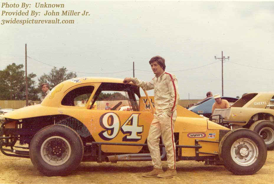 b04.06.05_094_BUT_REA_0070_1.jpg (62040 bytes)