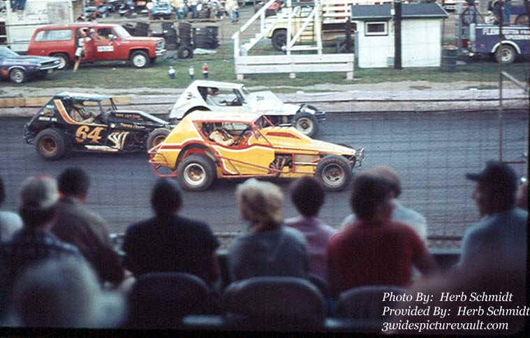 b04.10.05_027_GRP_FLM_0077_1.jpg (79545 bytes)