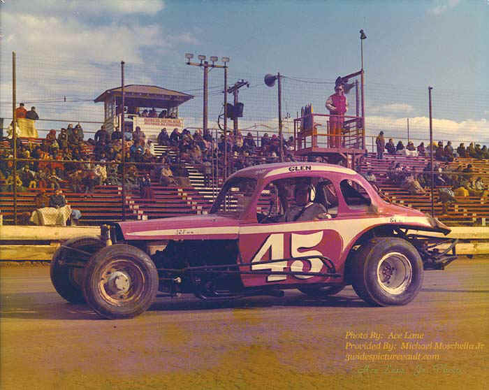 b05.26.05_045_REE_EWS_0070_1.jpg (86738 bytes)