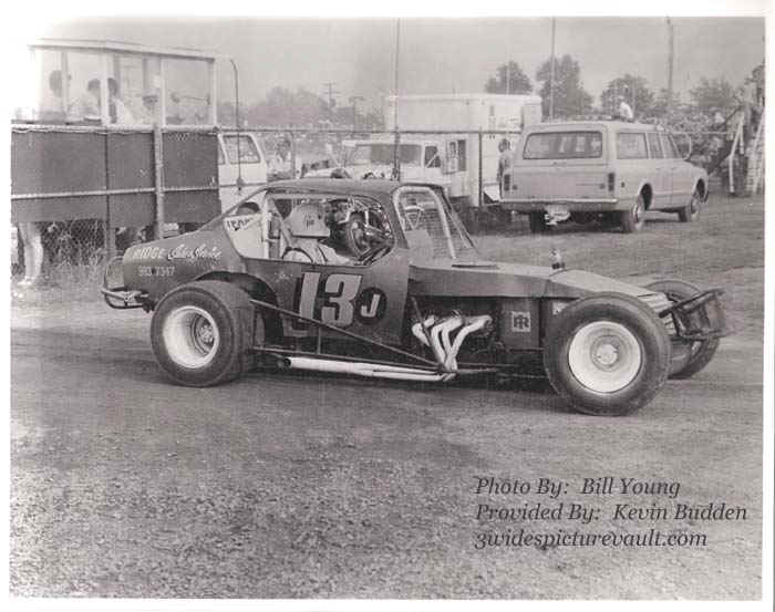 b07.01.05_13J_LAU_FLM_0070_1.jpg (72831 bytes)