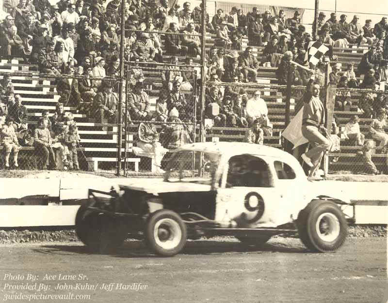 c04.09.06_009_UNK_EWS_0070_1.jpg (104973 bytes)