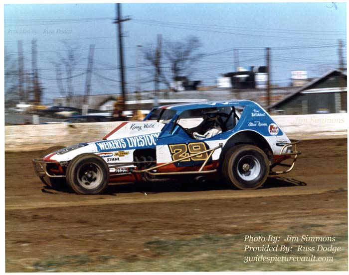 c04.14.06_029_WEL_REA_0070_1.jpg (74430 bytes)