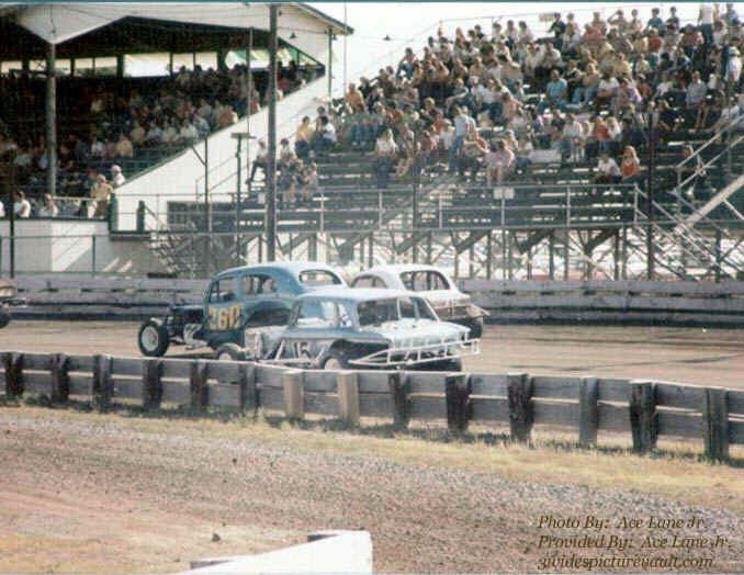 c06.25.06_015_HOR_FLM_0074_2.jpg (101882 bytes)