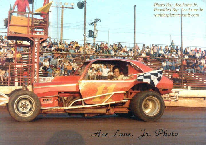 c07.23.06_011_SCA_EWS_0070_1.jpg (106541 bytes)