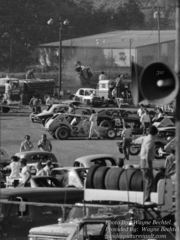 c09.18.06_FLM_PIT_FLM_0076_2.jpg (96208 bytes)