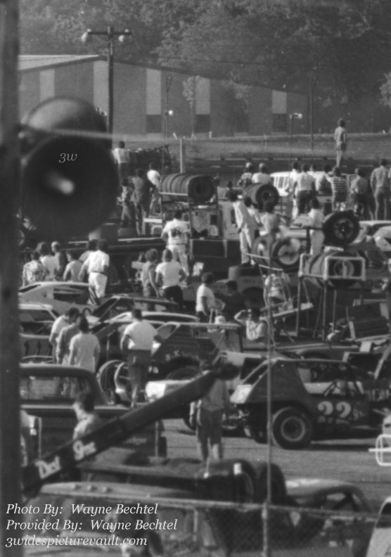 c09.18.06_FLM_PIT_FLM_0076_3.jpg (84113 bytes)