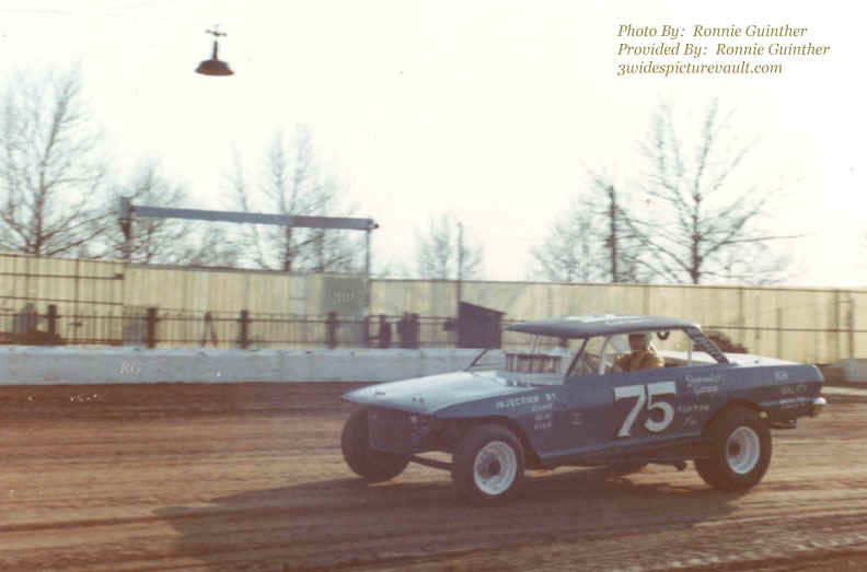 c10.20.06_75_DER_REA_0070_1.jpg (76268 bytes)