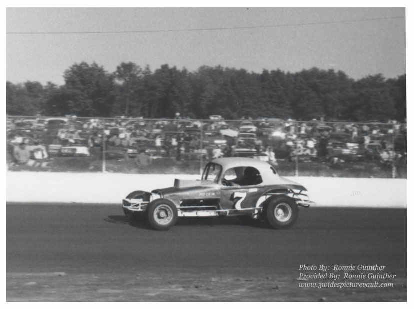 d01.27.07_007_MAN_MID_0070_1.jpg (82595 bytes)