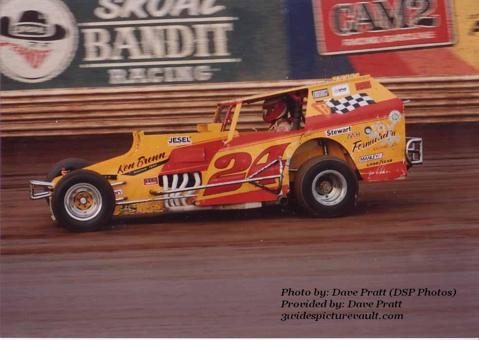 01.18.03_024_BRE_FLM_0087_1.jpg (62222 bytes)