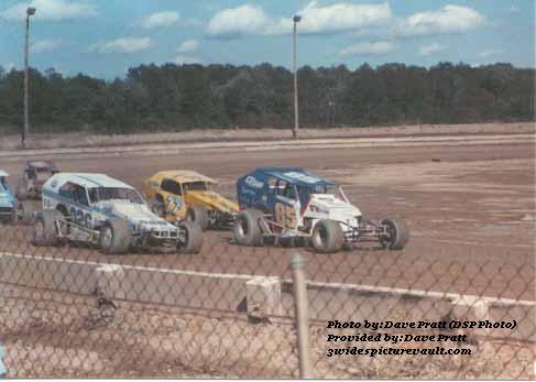 01.26.03_085_GRP_UNK_0080_1.jpg (25606 bytes)