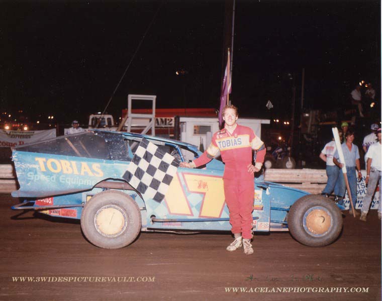 04.11.03_017_TOB_FLM_0080_1.jpg (58945 bytes)