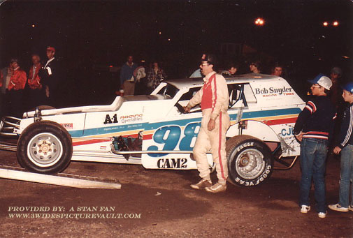 05.24.03_098_HOL_FLM_0084_1.jpg (58944 bytes)