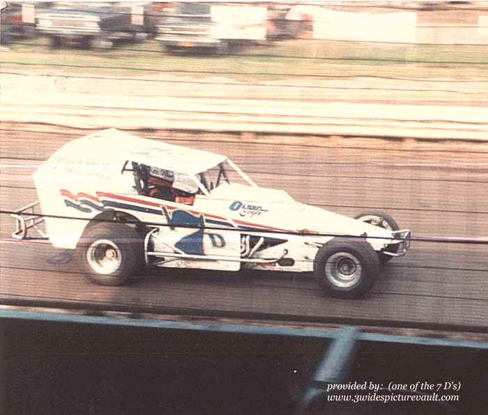 11.01.03__7D_GUL_FLM_0087_1.jpg (61024 bytes)