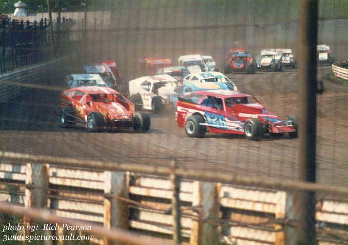 11.19.03_126_GRP_FLM_0080_1.jpg (61853 bytes)