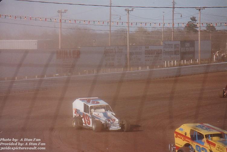 11.25.02_019_BRI_FLM_0086_1.jpg (86768 bytes)