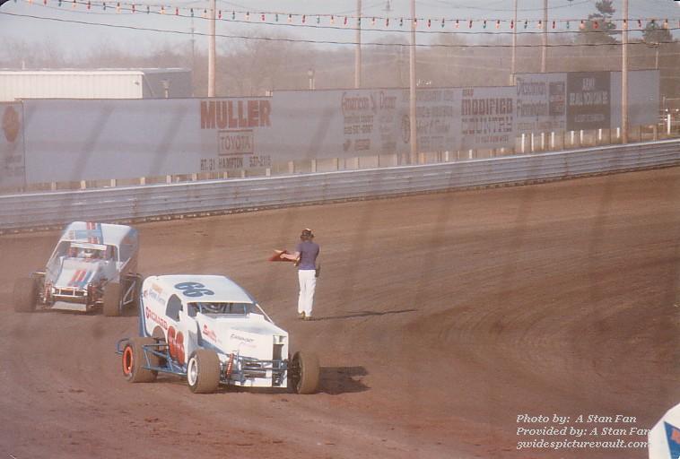 11.25.02_066_ORC_FLM_0086_1.jpg (95472 bytes)