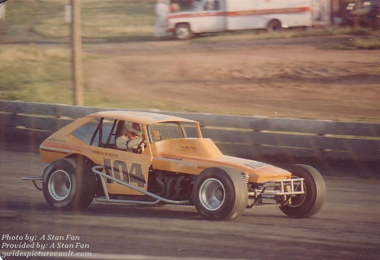 11.27.02_104_UKN_FLM_0081.jpg (88251 bytes)