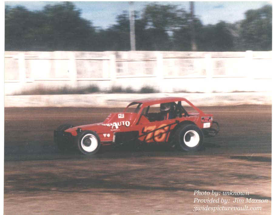 12.07.03_076_MAX_MID_0082_1.jpg (68642 bytes)