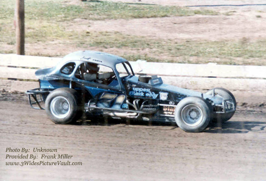 12.31.03_071_KAN_FLM_0080_1.jpg (84976 bytes)