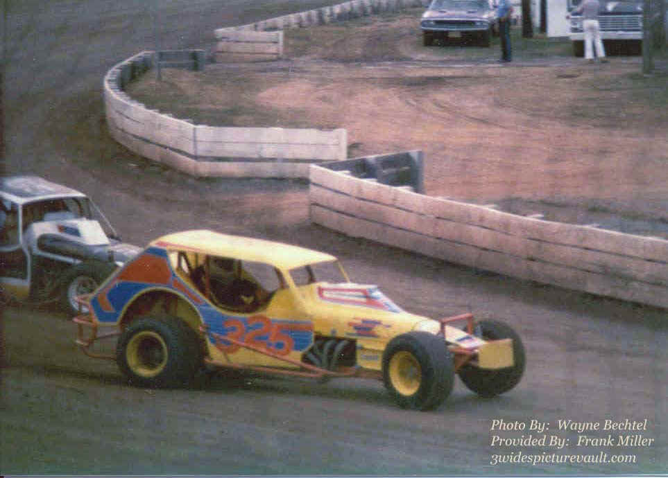 12.31.03_325_HAR_FLM_0080_1.jpg (74665 bytes)