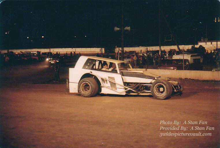 12.31.03__M1_REU_NAZ_0082_1.jpg (40094 bytes)