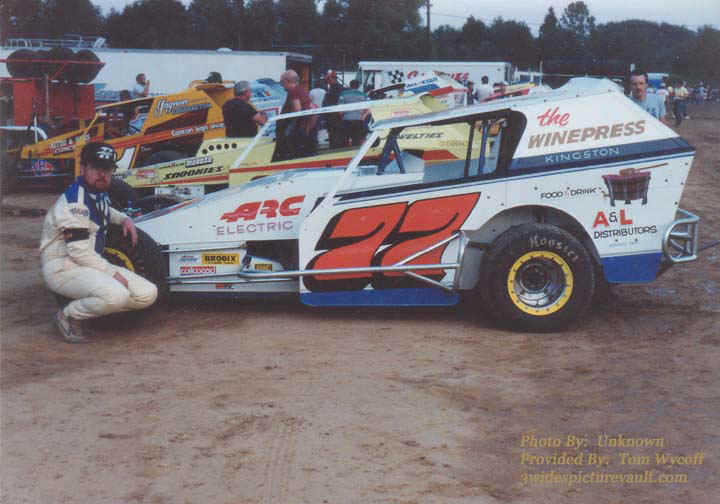 a12.05.03_077_WYC_NES_0080_1.jpg (70525 bytes)