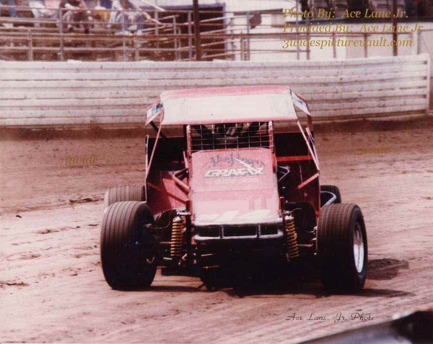 b07.16.05_M14_SLO_FLM_0080_1.jpg (89173 bytes)