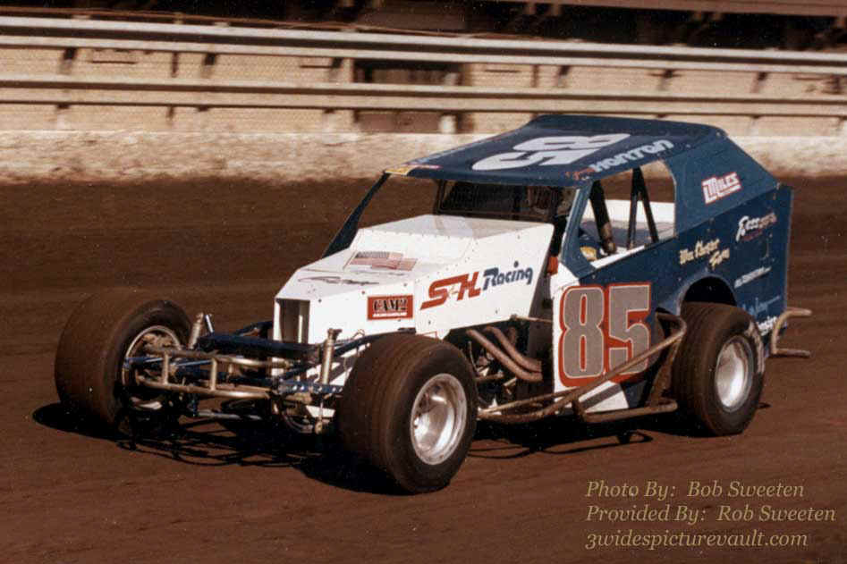 b12.31.05_085_HOR_SYR_0080_1.jpg (76713 bytes)