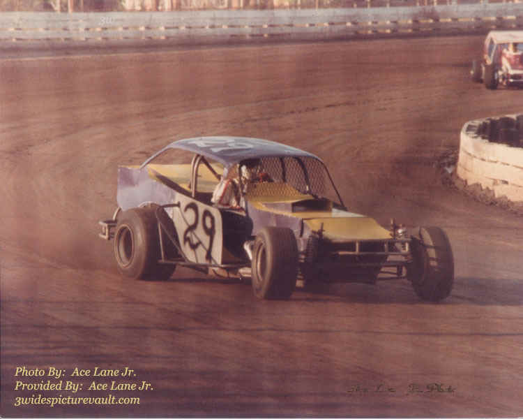 c06.03.06_029_OST_FLM_0082_1.jpg (92474 bytes)