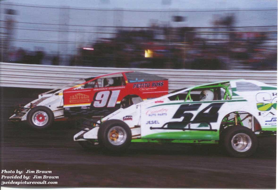 12.22.02_054_BOH_NES_2001_1.jpg (73463 bytes)