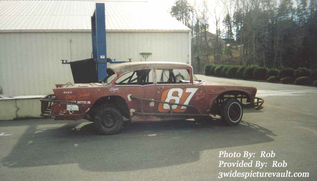 a08.19.04_087_KAR_DOR_2004_1.jpg (60107 bytes)