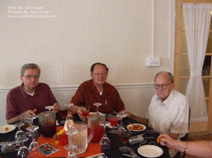 Elton_90_6.jpg (113730 bytes)