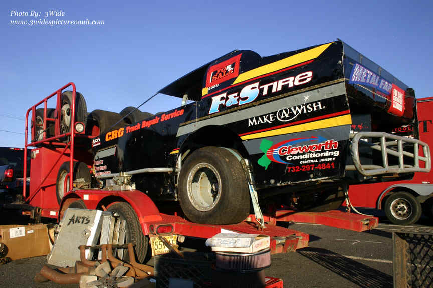 d12.01.07_WALL_FLEA_a7.jpg (164290 bytes)