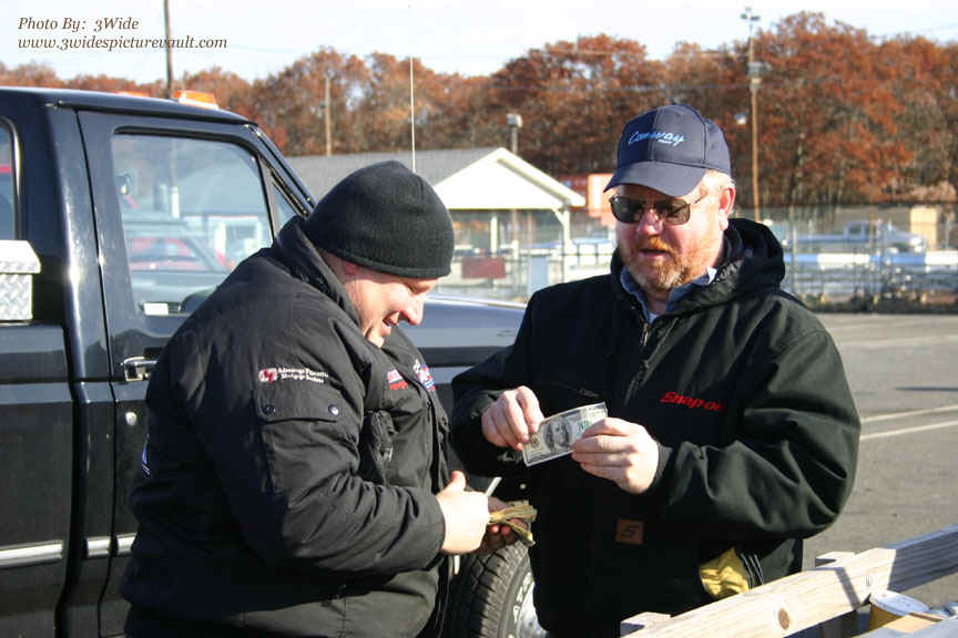 d12.01.07_WALL_FLEA_c1.jpg (131517 bytes)