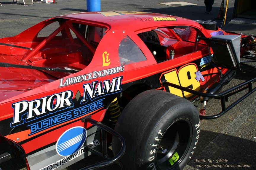 d12.01.07_WALL_FLEA_c4.jpg (179902 bytes)