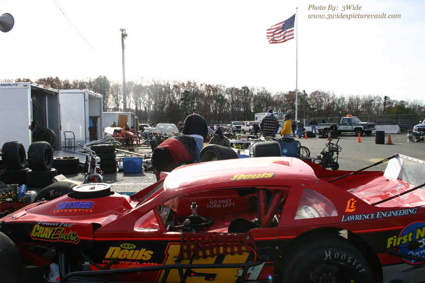 d12.01.07_WALL_FLEA_c7.jpg (139566 bytes)