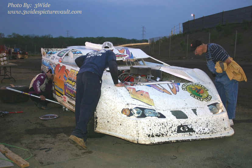 NES_05.11.07_14_PETTY.jpg (122427 bytes)