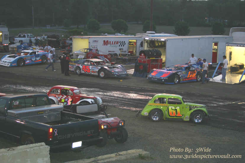 NES_05.11.07_2_pits.jpg (116546 bytes)