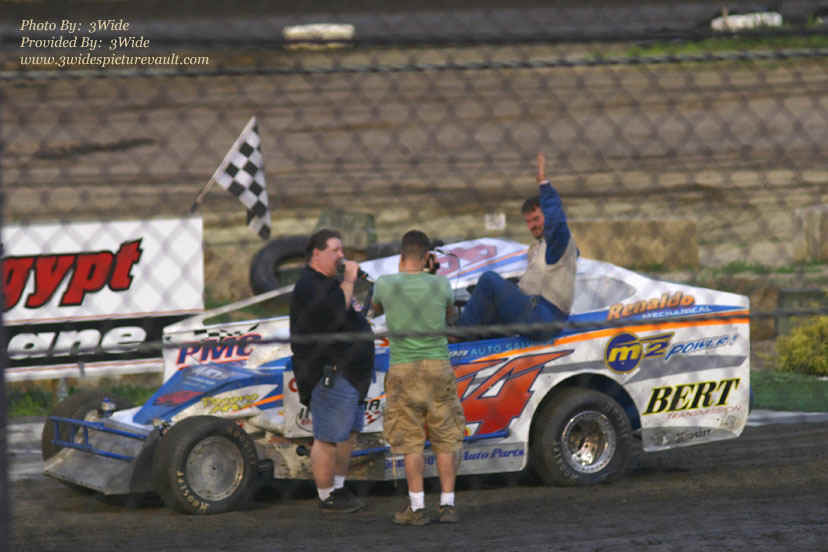 d06.30.07_NES_POLE_SHUFF_5.jpg (115456 bytes)