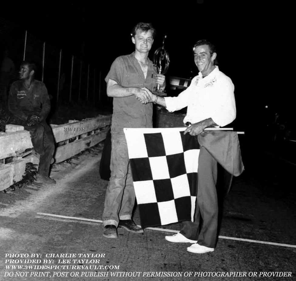 09.05.03_TAY_TEX_NES_0060_1.jpg (64941 bytes)