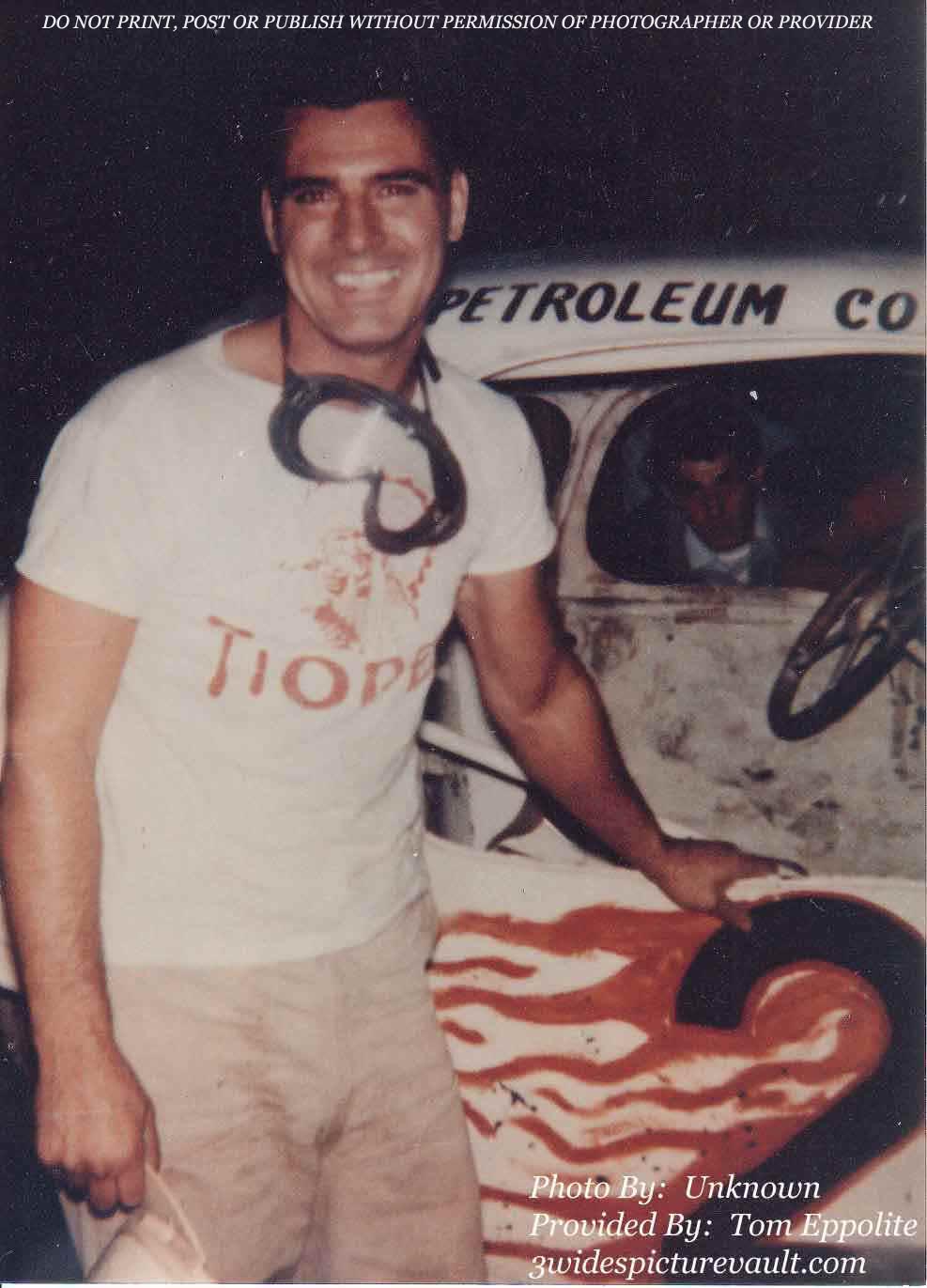 12.14.03_002_McL_UNK_0060_1.jpg (79549 bytes)